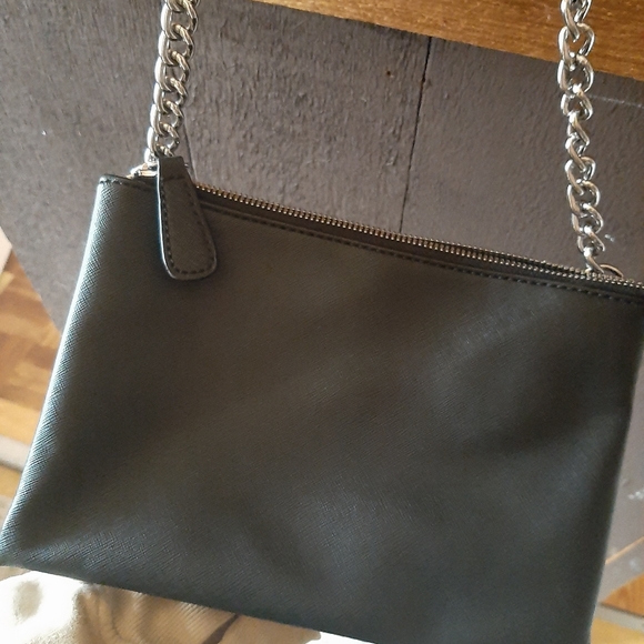 Guess purse - Picture 4 of 4